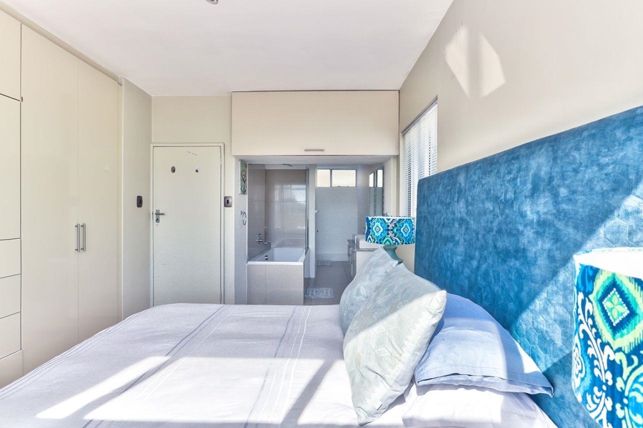 To Let 3 Bedroom Property for Rent in Sea Point Western Cape